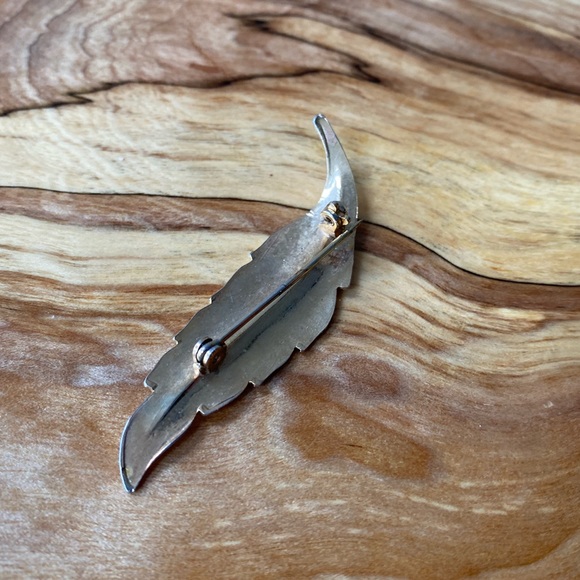 Golden Feather Brooch - Picture 2 of 7